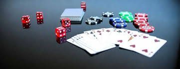 မြန်မာနိုင်ငံတွင် ဘောလုံးပွဲ Live Betting ကြည့်ရှုကစားနေသော ကစားသမားများ